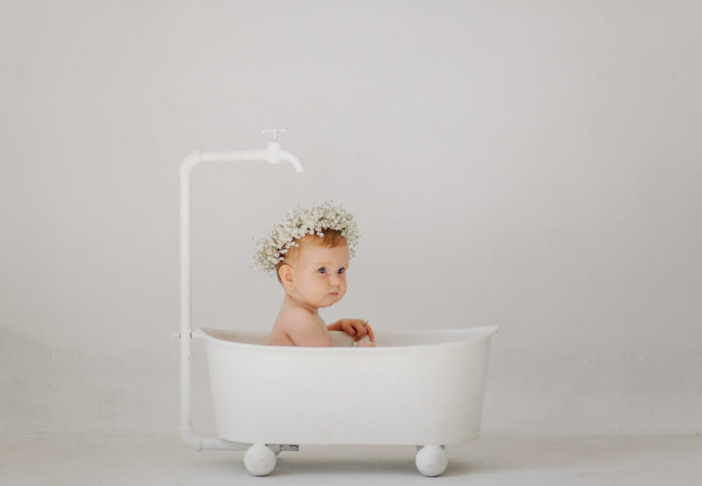 bébé dans le bain